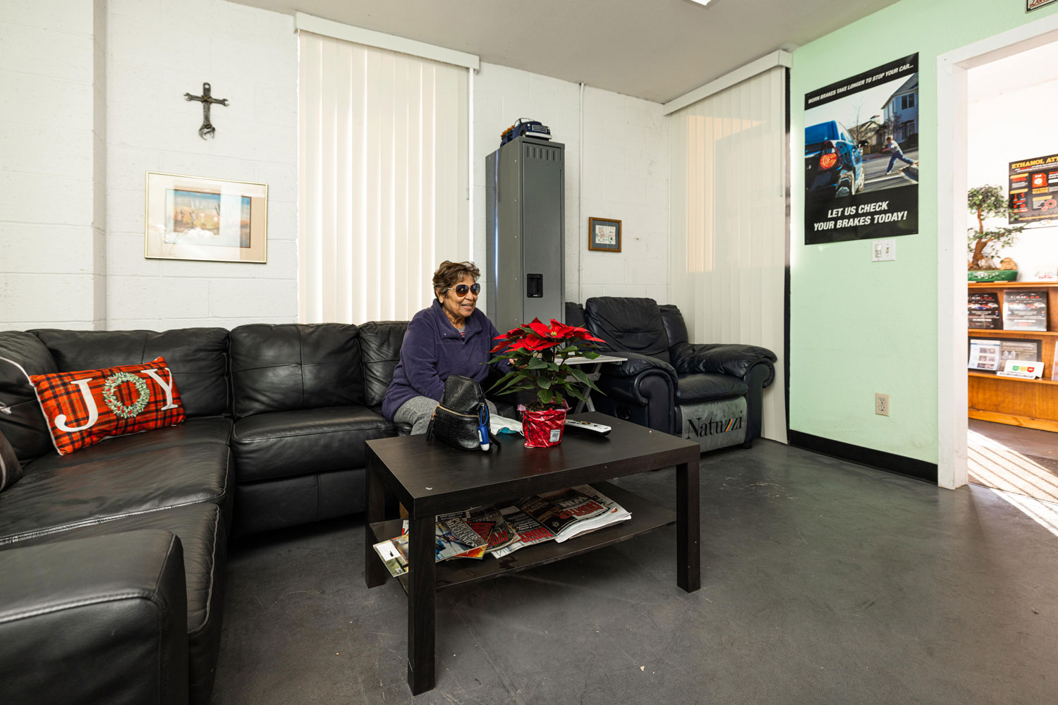 auto shop waiting area